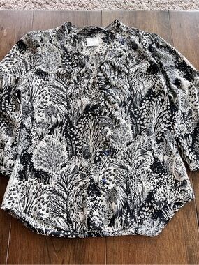 Anthropologie HD in Paris Black and White Botanical Ruffle Button-Down-size 6